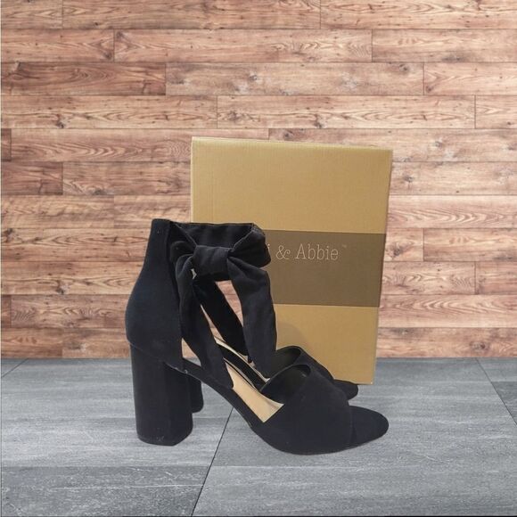 New Lexi And Abbie| Black Lyndia Heel 8 - Picture 1 of 11